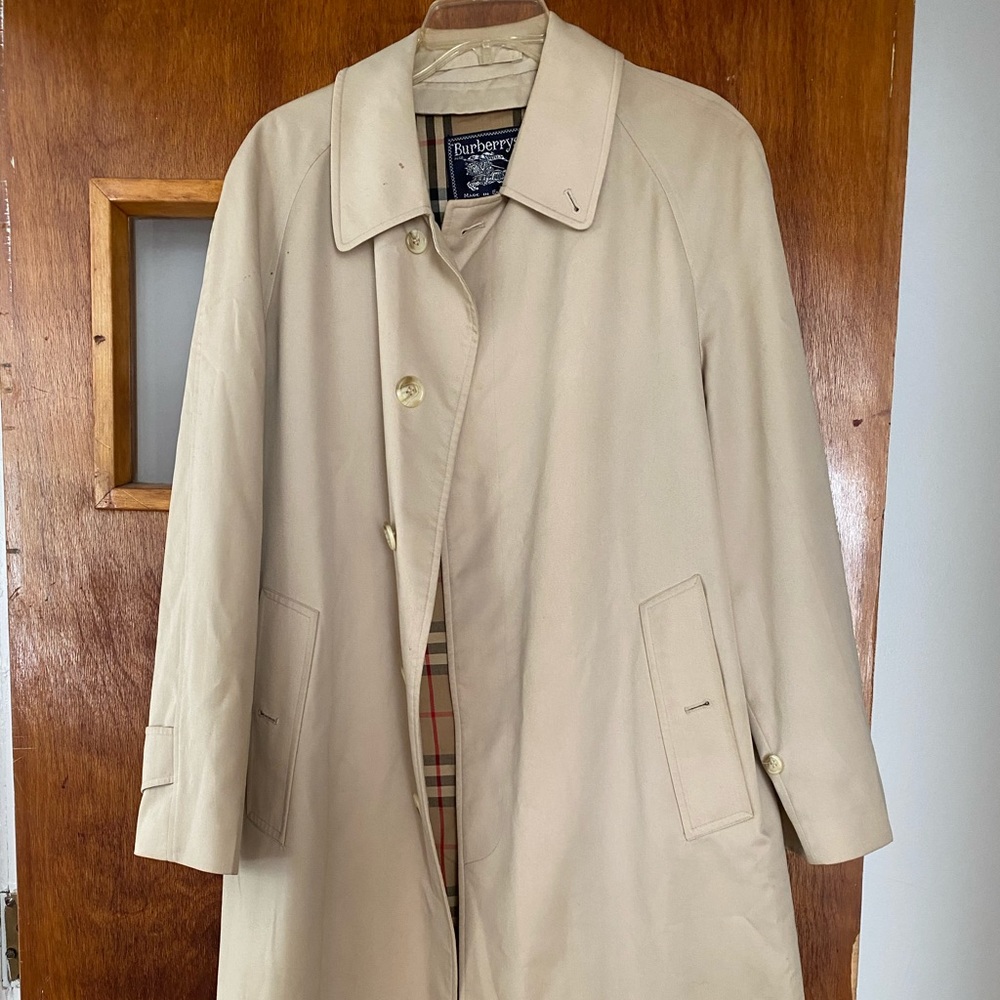 Classy Burberry trench coat England made